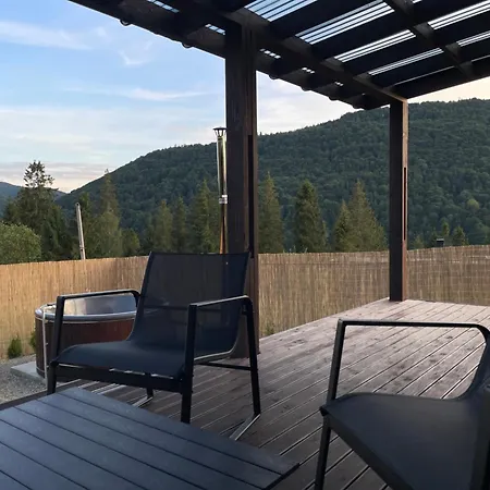 Aura Hills Chalet Korostov